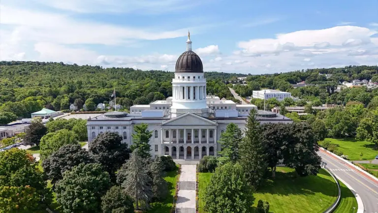 Maine legalizes tribal online casinos